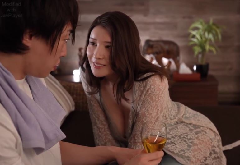 Cậu nhân viên số hưởng khi đến nhà sếp nữ ngủ và cô ấy chủ động bật đèn xanh